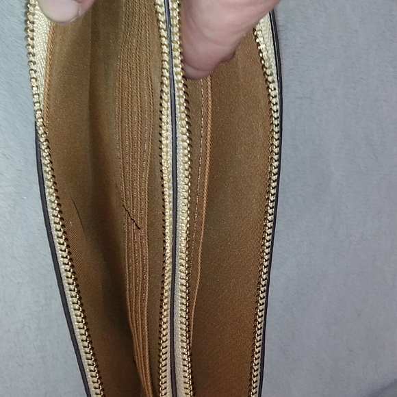 😍🎉🎊🍉 COACH wristlet double sided zipper pockets!! 🍉🎊🎉😍 - Picture 4 of 8